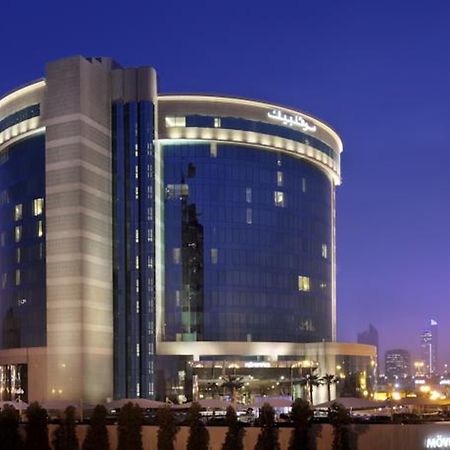 Moevenpick Hotel Khobar Buitenkant foto The hotel at night