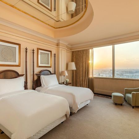 Moevenpick Hotel Khobar Buitenkant foto Deluxe Room