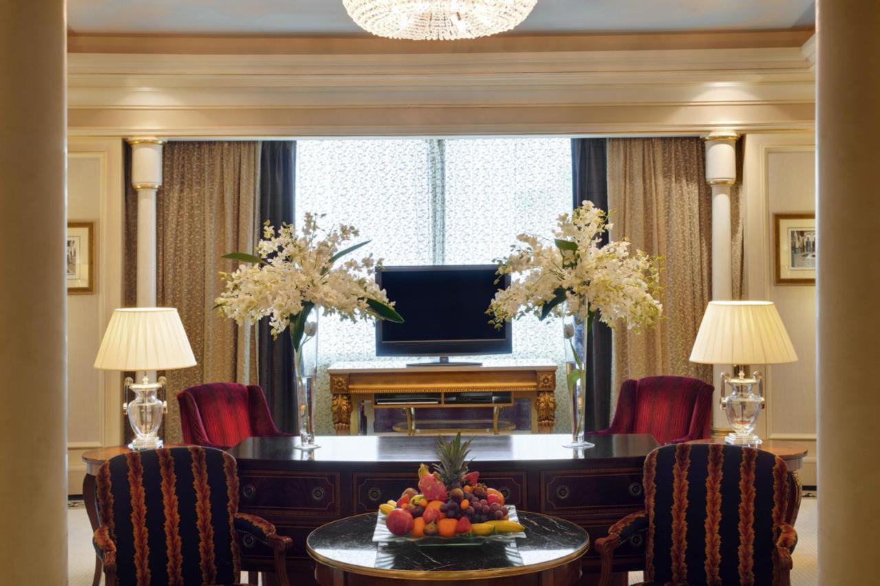 Moevenpick Hotel Khobar Buitenkant foto A living room at the Mandarin Oriental, Bangkok