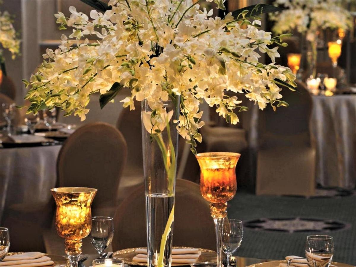 Moevenpick Hotel Khobar Buitenkant foto A centerpiece at a wedding