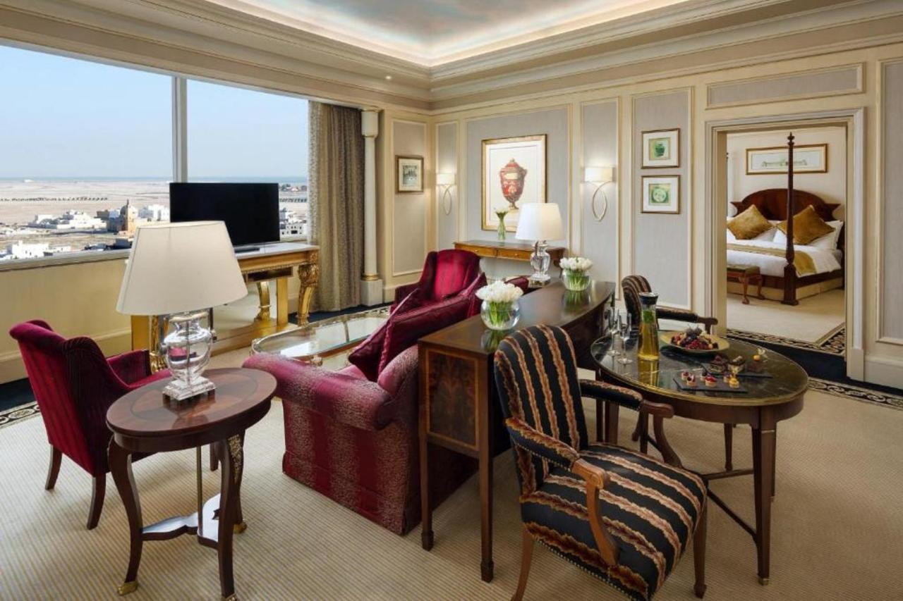 Moevenpick Hotel Khobar Buitenkant foto A suite at the Four Seasons Hotel, London