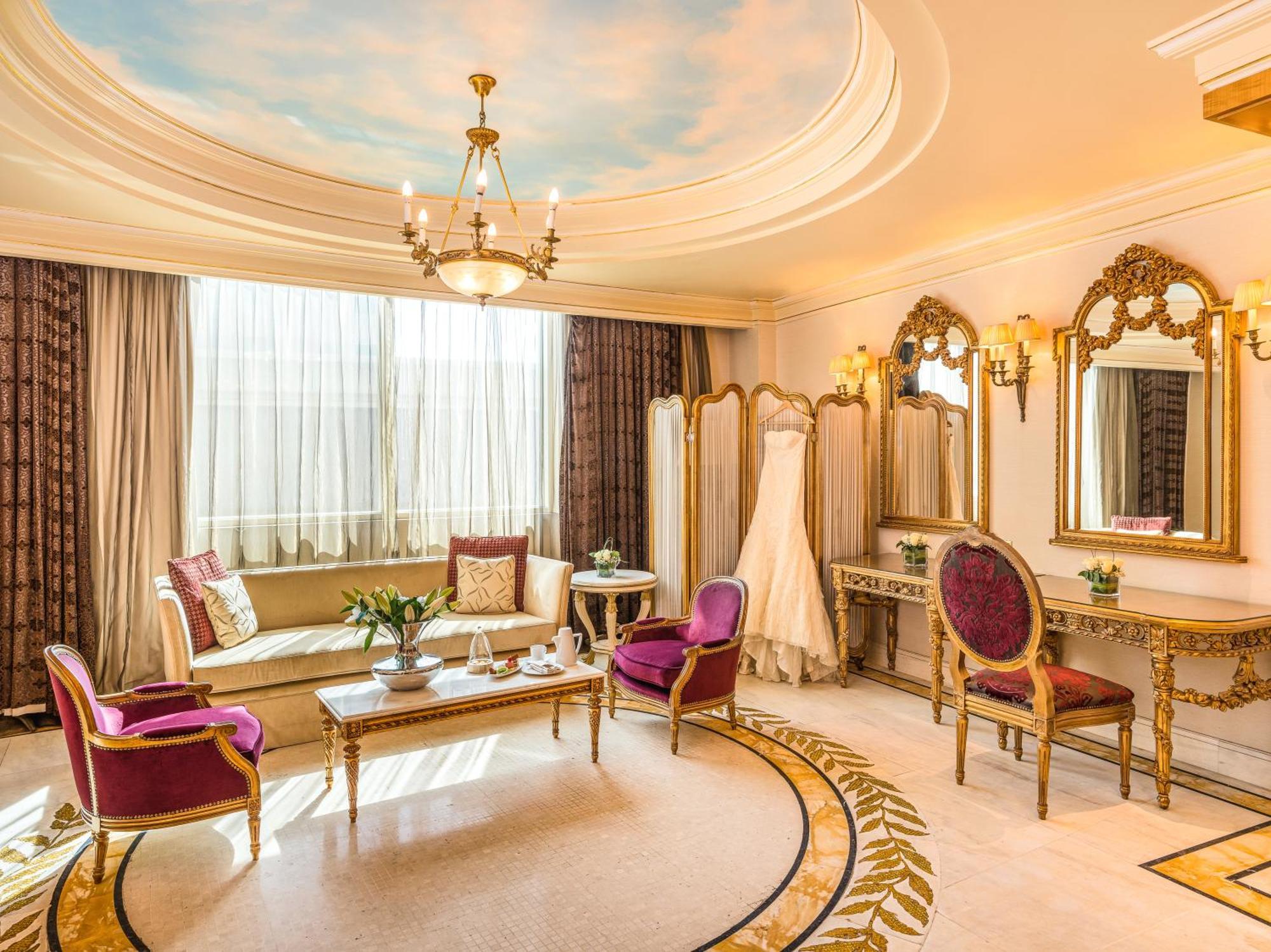 Moevenpick Hotel Khobar Buitenkant foto The Royal Suite