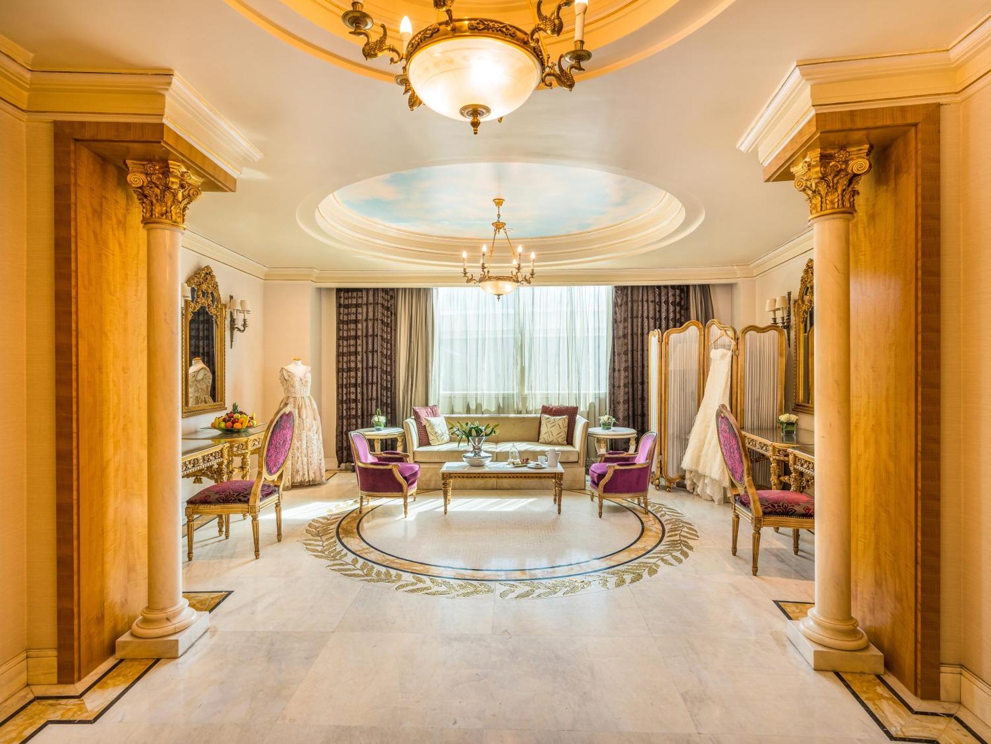 Moevenpick Hotel Khobar Buitenkant foto The Royal Suite