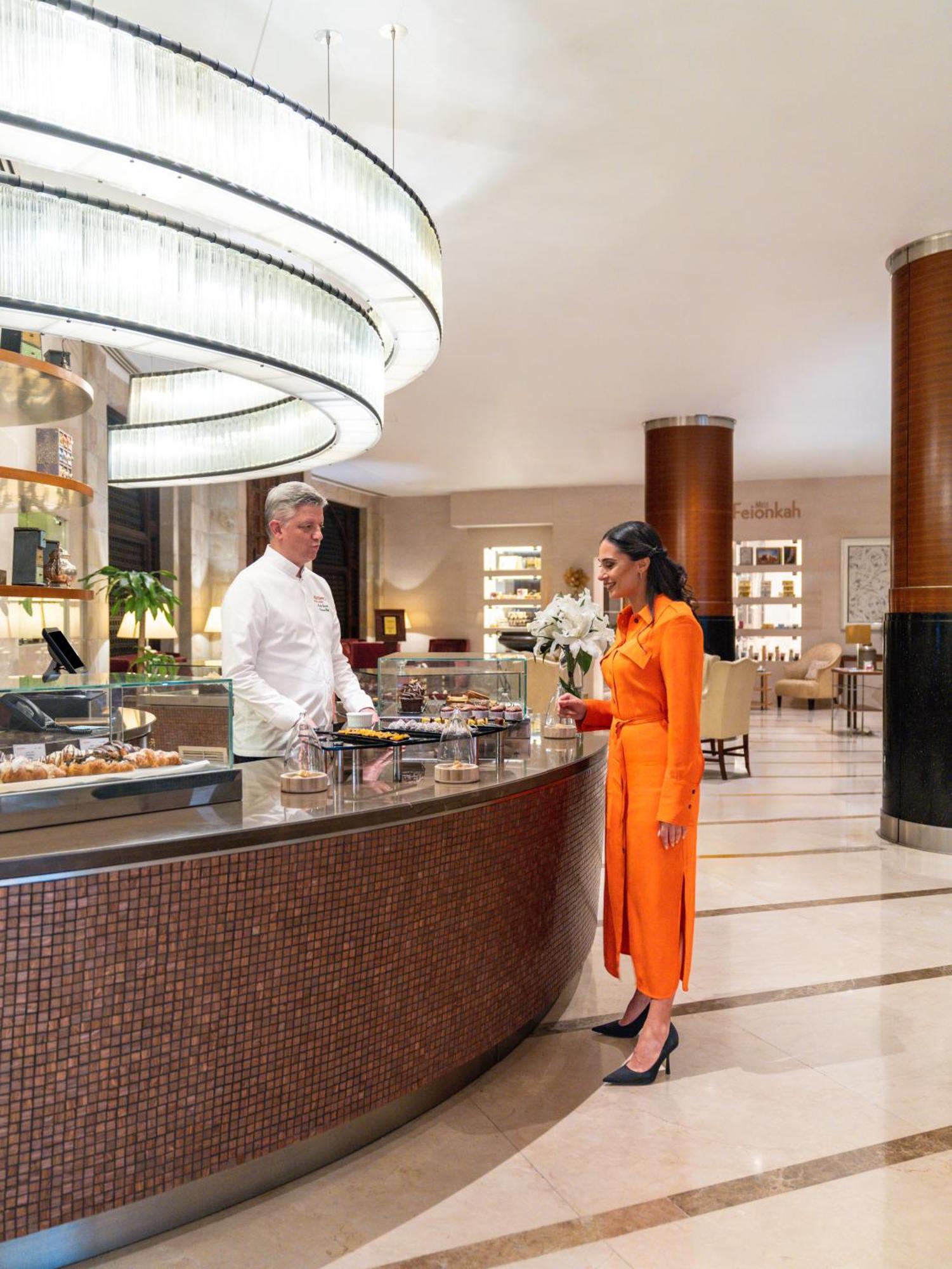 Moevenpick Hotel Khobar Buitenkant foto The Lobby