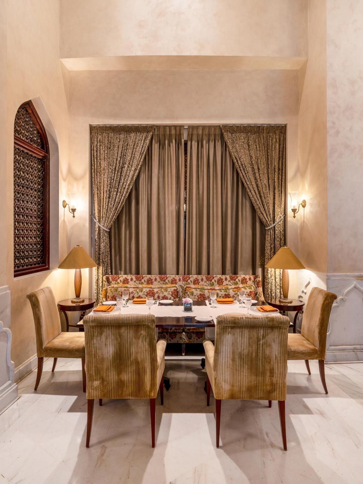Moevenpick Hotel Khobar Buitenkant foto The Imperial Dining Hall