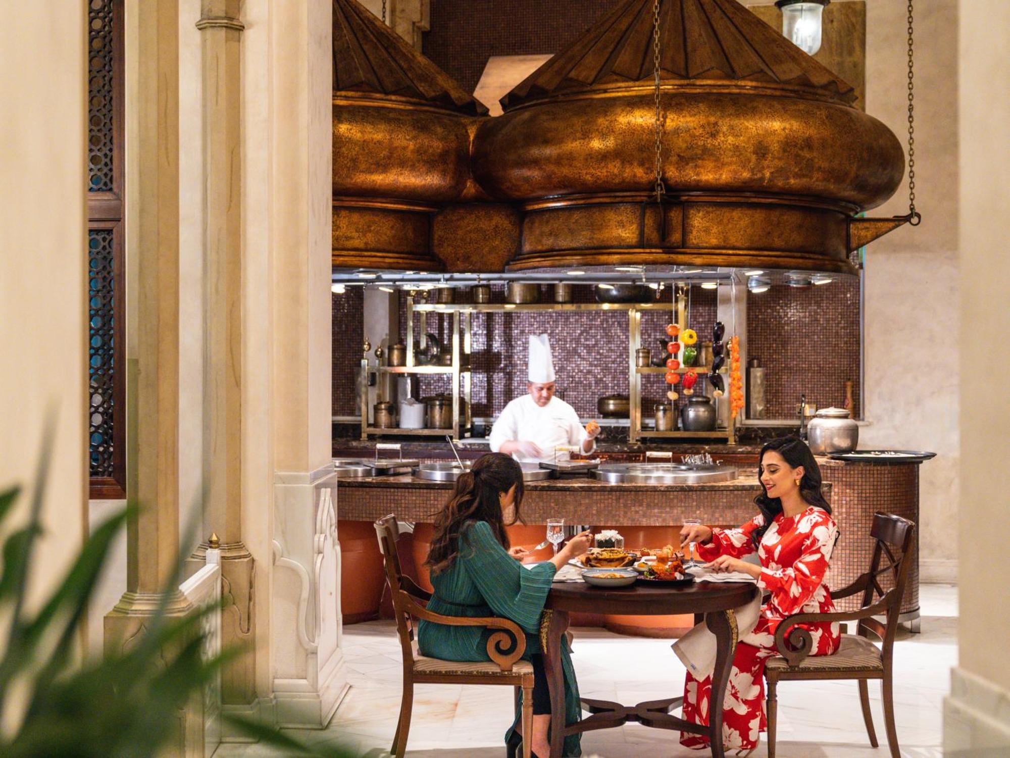Moevenpick Hotel Khobar Buitenkant foto The Palace Downtown