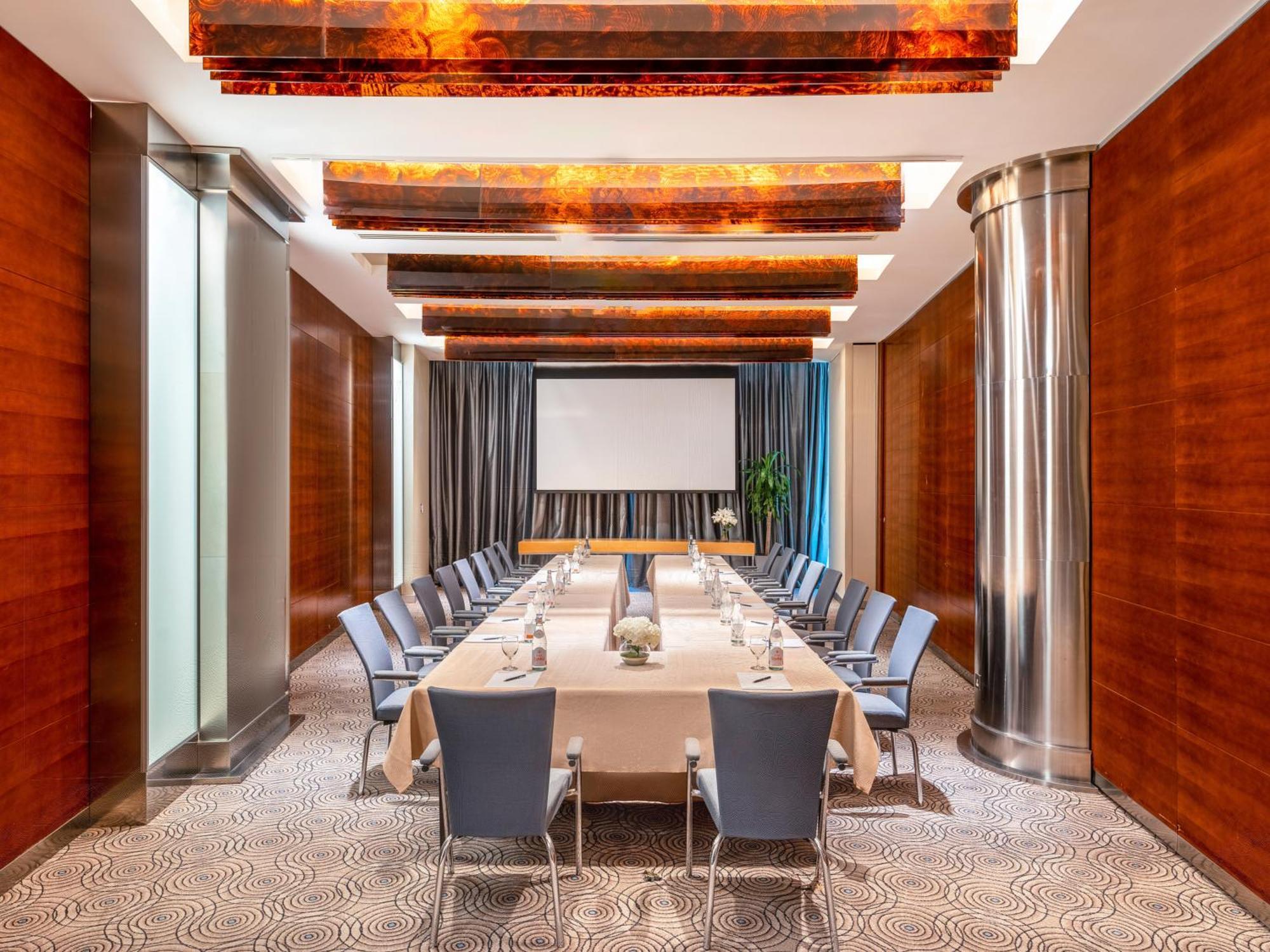 Moevenpick Hotel Khobar Buitenkant foto Meeting room