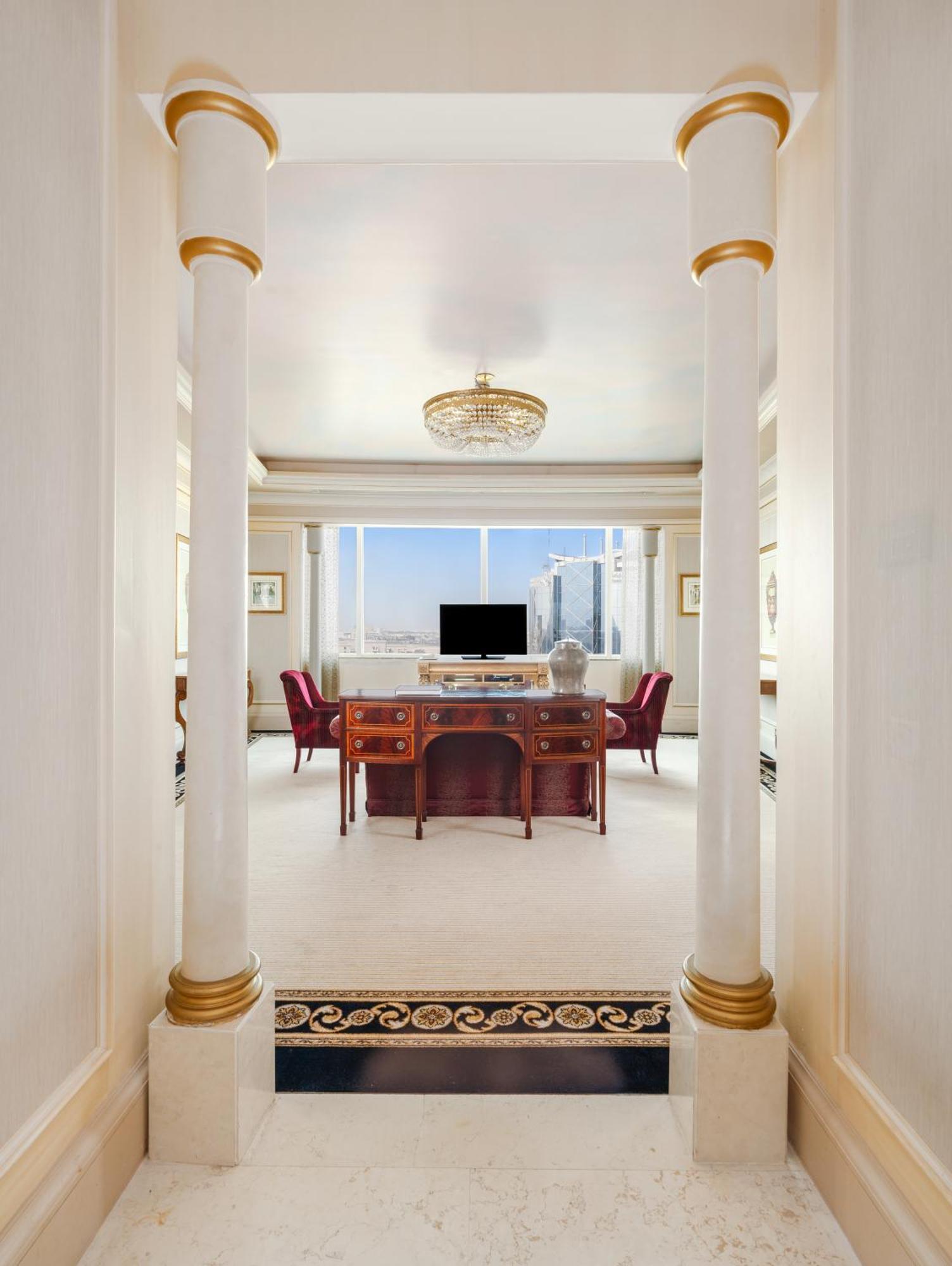 Moevenpick Hotel Khobar Buitenkant foto The study
