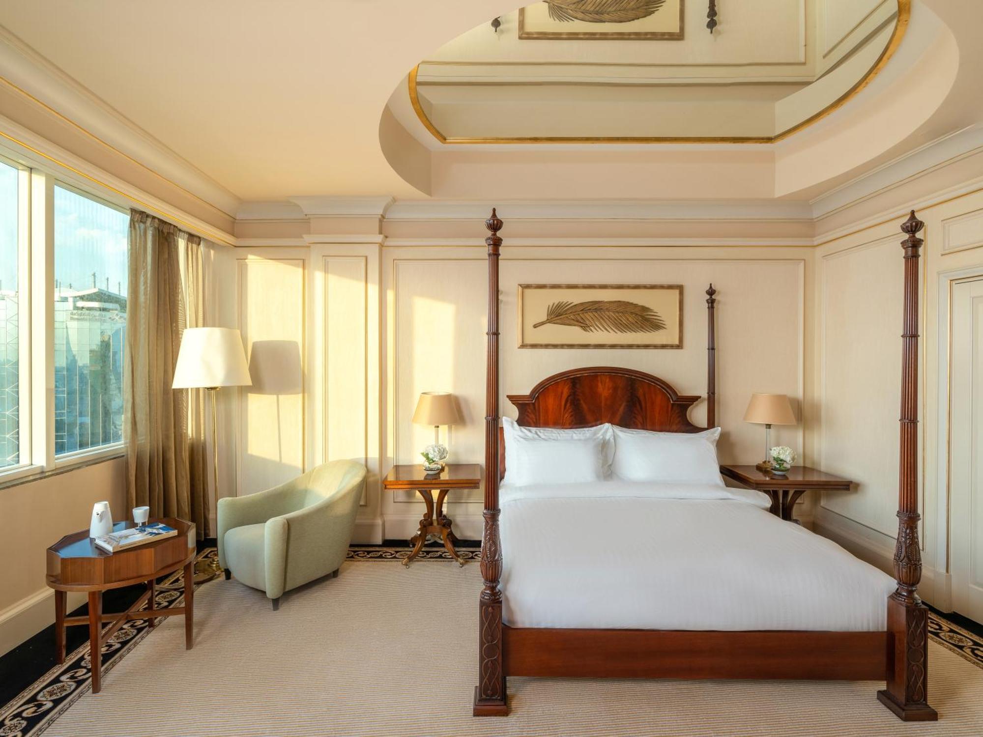 Moevenpick Hotel Khobar Buitenkant foto A bedroom at the hotel