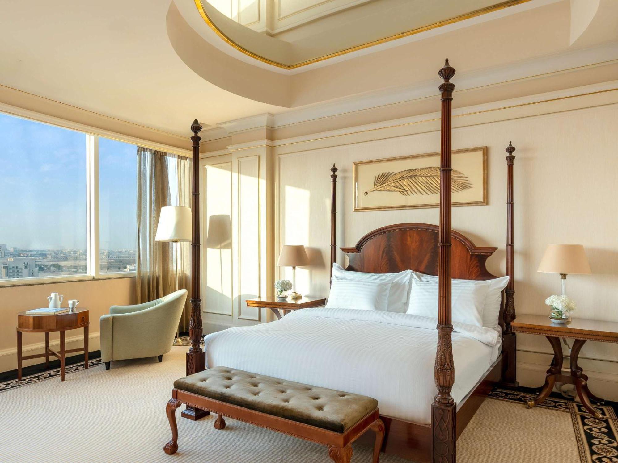 Moevenpick Hotel Khobar Buitenkant foto A bedroom at the Four Seasons Hotel, Bangkok